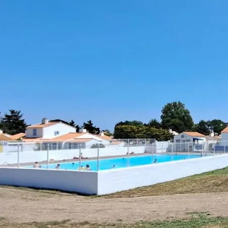 Maison Calme Proche Avec Piscine Дом отдыха *